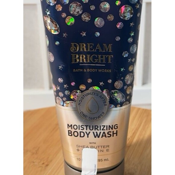 Moisturizing Bath and Body Wash - Picture 3 of 12